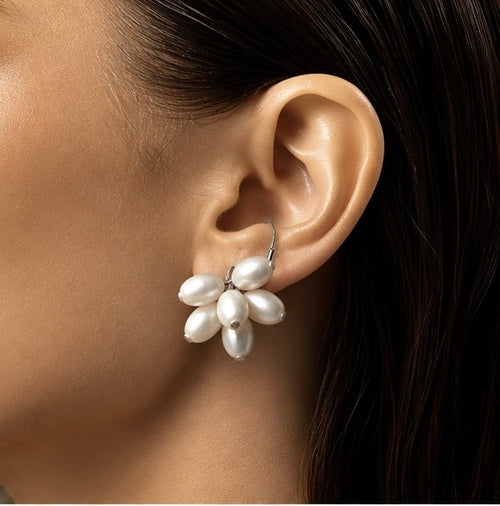 ARETE DE PERLA BLANCA EN RACIMO ESTOCOLMO SO FREE